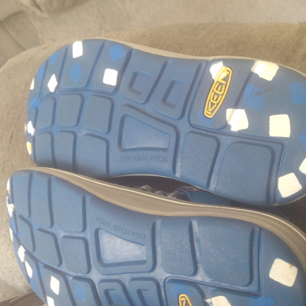 Keen sandals size 6